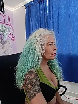 freyadevil333 online show from June 25, 2026, 3:06 pm