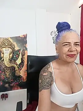 freyadevil333 online show from October 26, 2025, 9:37 pm