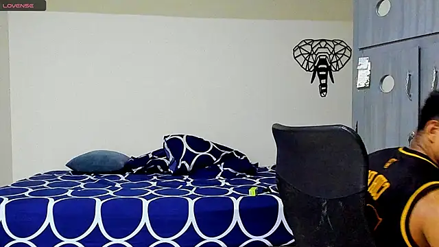 Big furry bear13 online show from February 26, 2025, 4:52 am