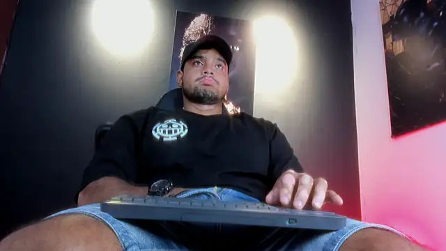 Big furry bear13 online show from October 19, 2025, 11:02 am