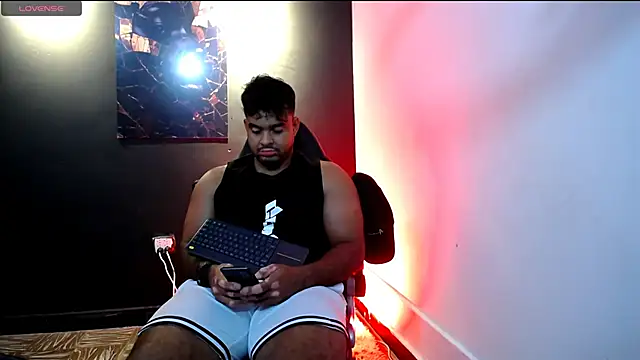 Big furry bear13 online show from January 14, 2026, 9:13 am