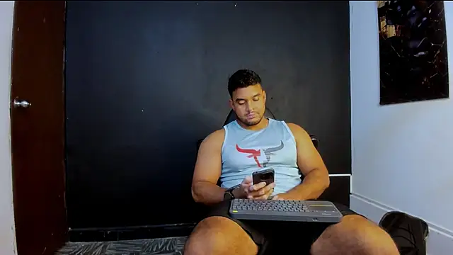 Big furry bear13 online show from April 12, 2026, 3:59 pm