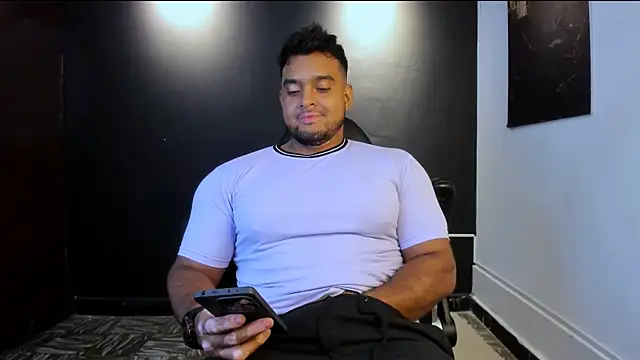 Big furry bear13 online show from April 16, 2026, 4:57 am