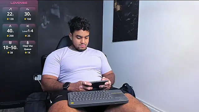 Snapshot of Big_furry_bear13 chatting on February 17, 2026, 6:54 am Big furry bear13 online show from February 17, 2026, 6:54 am