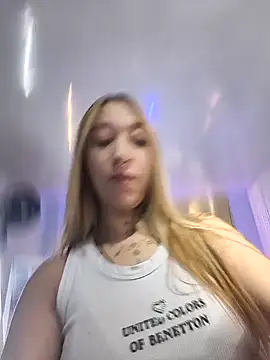 MollyCruz online show from December 20, 2025, 10:40 am