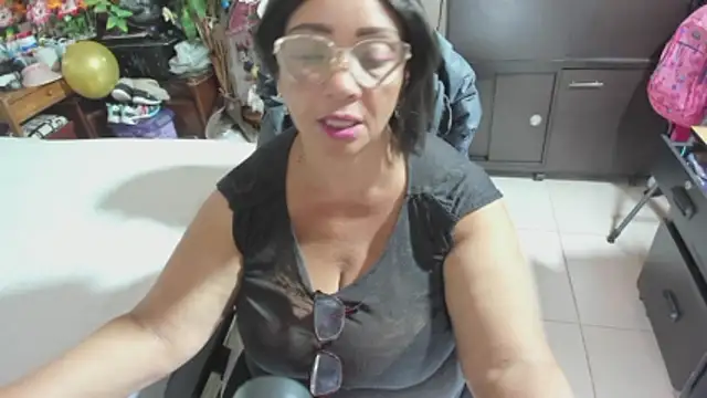 Mrs mommy  online show from January 18, 2026, 6:55 pm