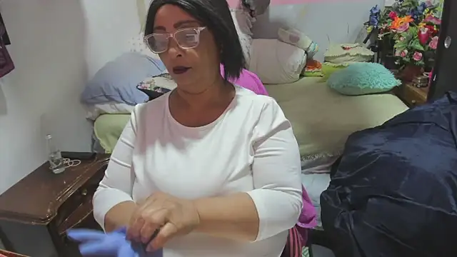 Snapshot of Mrs_mommy_ chatting on April 6, 2026, 11:50 pm Mrs mommy online show from April 6, 2026, 11:50 pm