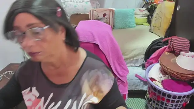 Snapshot of Mrs_mommy_ chatting on April 15, 2026, 6:01 pm Mrs mommy online show from April 15, 2026, 6:01 pm