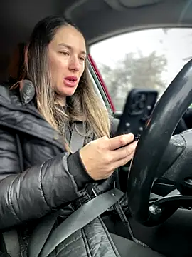 HotXMom online show from December 3, 2025, 7:08 am