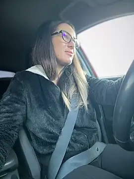 HotXMom online show from April 18, 2026, 4:15 am