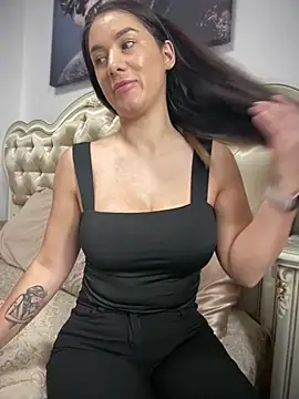 HotXMom online show from June 3, 2026, 6:25 am