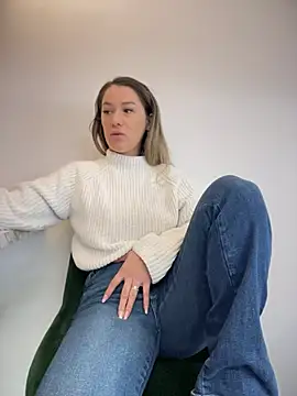 Snapshot of HotXMom chatting on February 20, 2025, 4:50 am HotXMom online show from February 20, 2025, 4:50 am