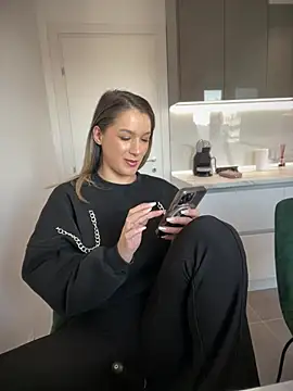Snapshot of HotXMom chatting on February 24, 2025, 7:44 am HotXMom online show from February 24, 2025, 7:44 am