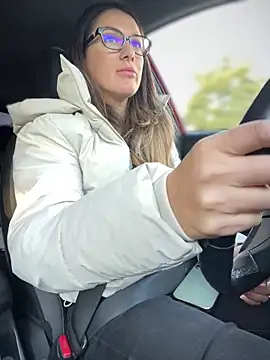 HotXMom online show from October 15, 2025, 6:00 am