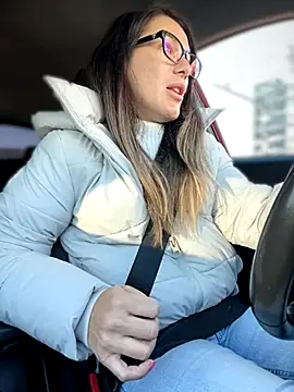 HotXMom online show from October 20, 2025, 6:04 am