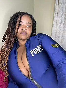 Linahlove online show from July 18, 2026, 9:34 pm