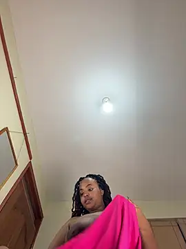 Linahlove online show from June 12, 2026, 8:50 pm