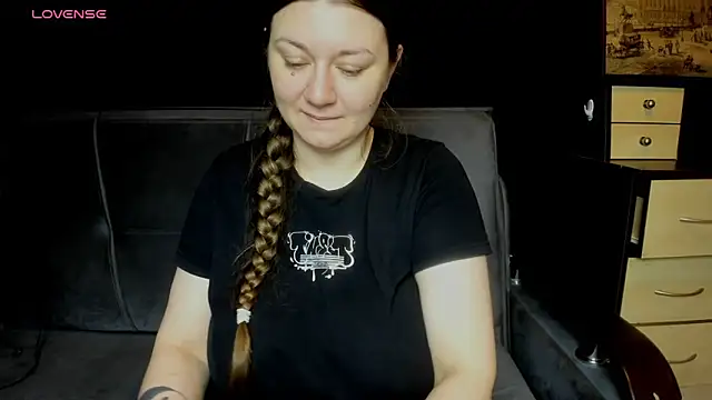 Snapshot of AlisaBacker chatting on June 3, 2026, 7:18 pm AlisaBacker online show from June 3, 2026, 7:18 pm