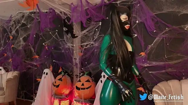 Snapshot of MyMayte chatting on November 2, 2025, 12:10 pm MyMayte online show from November 2, 2025, 12:10 pm