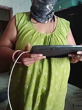 Ivy-09 online show from April 12, 2026, 5:22 am