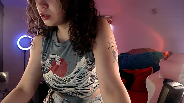 Snapshot of AllyDonfort chatting on January 8, 2026, 8:15 pm AllyDonfort online show from January 8, 2026, 8:15 pm