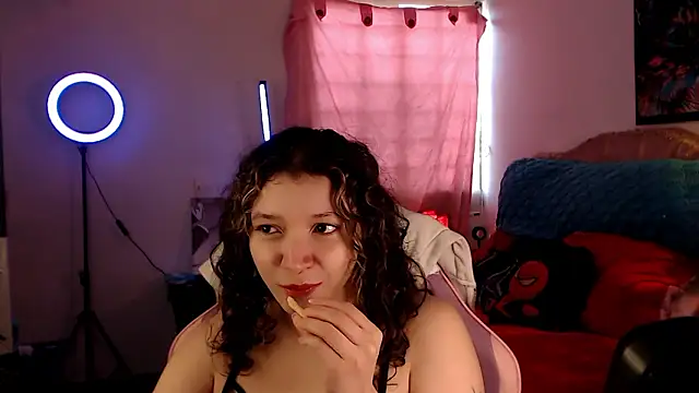 Snapshot of AllyDonfort chatting on February 3, 2026, 8:25 pm AllyDonfort online show from February 3, 2026, 8:25 pm