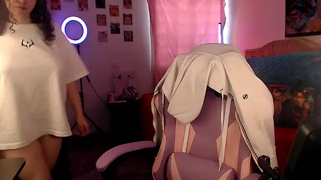 Snapshot of AllyDonfort chatting on February 10, 2026, 9:03 pm AllyDonfort online show from February 10, 2026, 9:03 pm