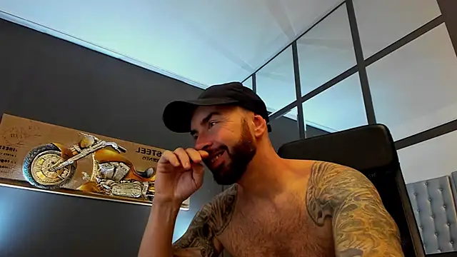 AronGrant online show from October 16, 2025, 8:33 am