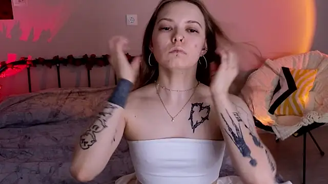 doll lol  online show from May 10, 2026, 10:22 pm