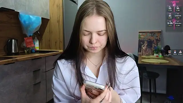 Snapshot of doll_lol_ chatting on February 5, 2025, 6:04 pm doll lol online show from February 5, 2025, 6:04 pm