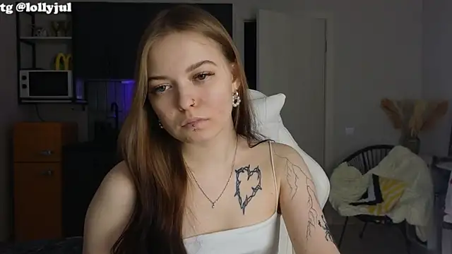 Snapshot of doll_lol_ chatting on October 13, 2025, 3:13 pm doll lol online show from October 13, 2025, 3:13 pm