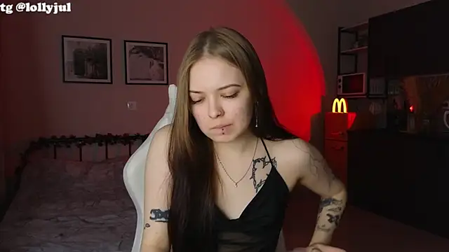 Snapshot of doll_lol_ chatting on September 11, 2025, 7:25 pm doll lol online show from September 11, 2025, 7:25 pm