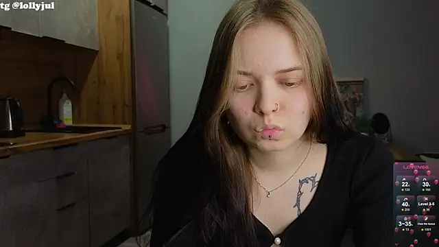 Snapshot of doll_lol_ chatting on March 3, 2025, 10:31 pm doll lol online show from March 3, 2025, 10:31 pm