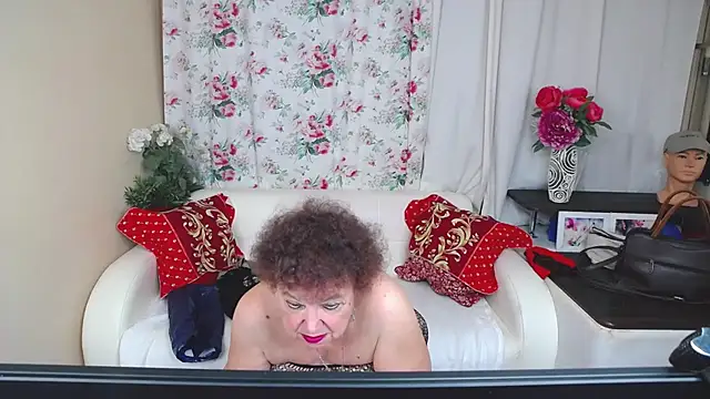 YourHotGranny online show from July 6, 2026, 10:44 am