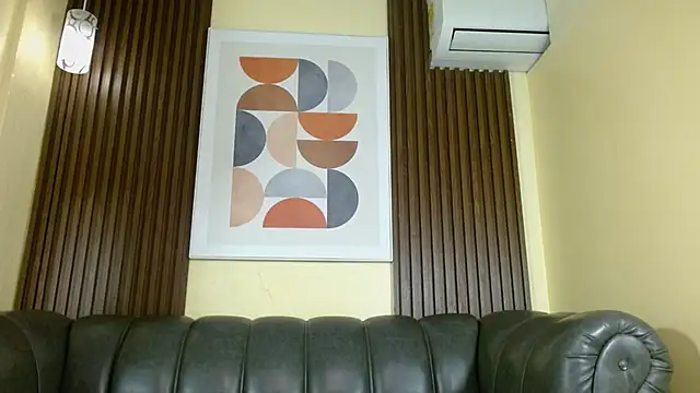 Nicole Ramires online show from October 3, 2025, 3:46 pm