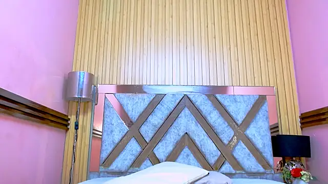 Nicole Ramires online show from April 17, 2026, 3:59 pm