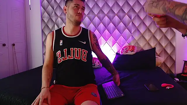 Snapshot of CoupleSwingerLatin chatting on January 17, 2026, 9:18 pm CoupleSwingerLatin online show from January 17, 2026, 9:18 pm