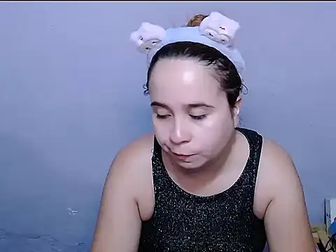 SubLayla01 online show from November 19, 2025, 5:57 pm