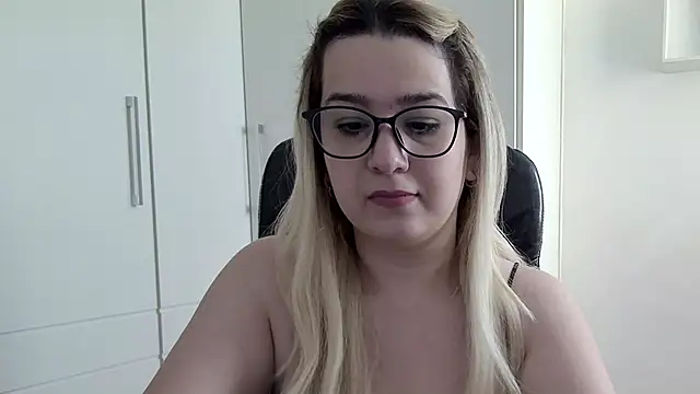 Snapshot of amooraaamoon chatting on March 7, 2025, 2:01 pm amooraaamoon online show from March 7, 2025, 2:01 pm