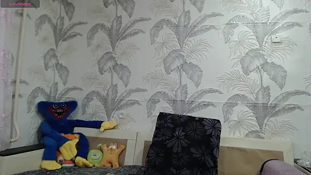 CamDiva113 online show from May 20, 2026, 2:03 pm