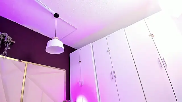 April bowie online show from December 2, 2025, 11:12 am