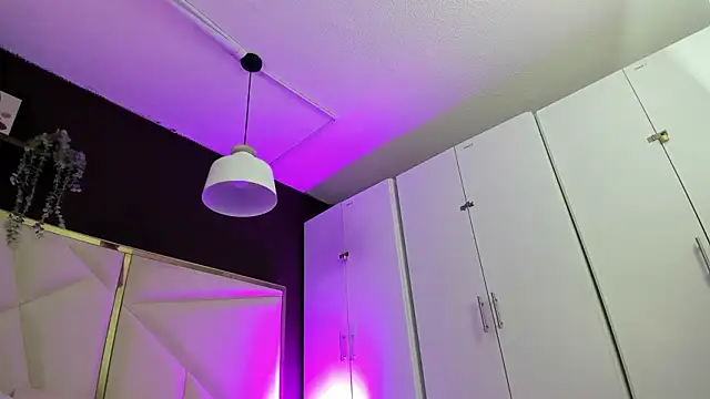 April bowie online show from March 9, 2026, 11:58 am