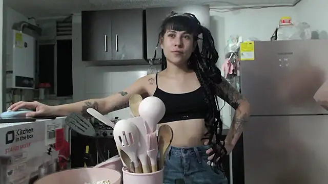 Snapshot of Hellen_dumont chatting on January 18, 2026, 12:14 am Hellen dumont online show from January 18, 2026, 12:14 am