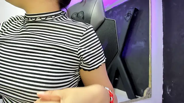 Snapshot of DarlingBDSM_ chatting on December 17, 2025, 3:50 pm DarlingBDSM online show from December 17, 2025, 3:50 pm