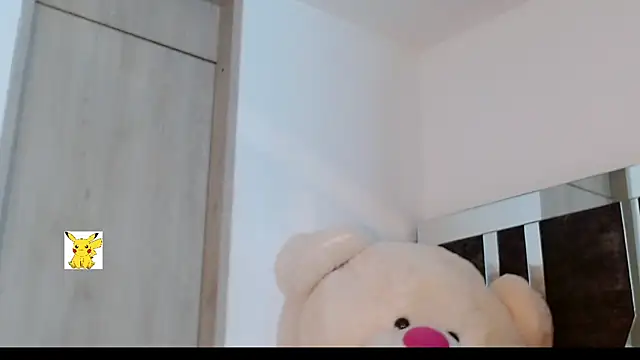 Snapshot of honey_skin chatting on March 9, 2025, 4:00 pm honey skin online show from March 9, 2025, 4:00 pm