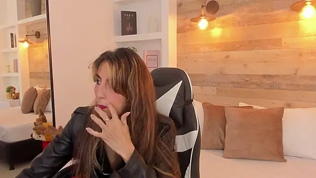 candy summer28 online show from November 26, 2025, 6:52 pm