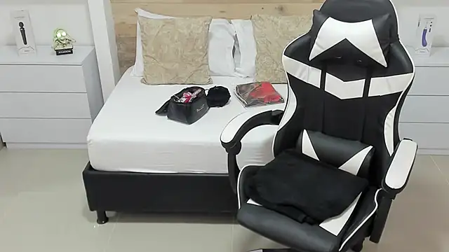 candy summer28 online show from October 13, 2025, 7:26 pm