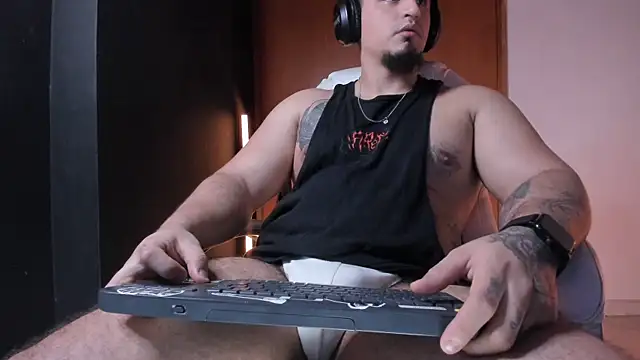 kingbear777 online show from March 4, 2026, 1:02 am