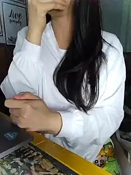 Snapshot of Suri_amabel chatting on December 31, 2024, 12:46 pm Suri amabel online show from December 31, 2024, 12:46 pm