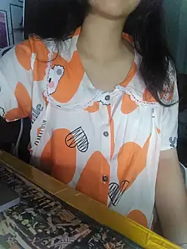 Snapshot of Suri_amabel chatting on January 1, 2025, 12:44 pm Suri amabel online show from January 1, 2025, 12:44 pm
